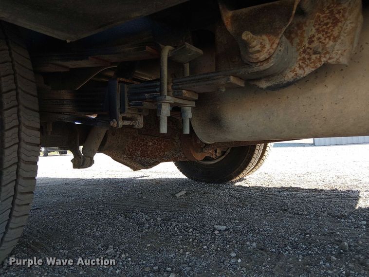 image for item NU9752 2006 Chevrolet Silverado 3500 Ext. Cab utility bed pickup truck