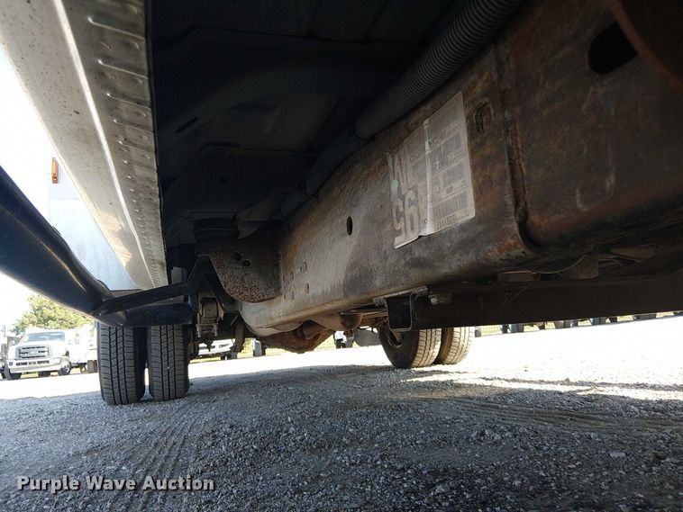 image for item NU9752 2006 Chevrolet Silverado 3500 Ext. Cab utility bed pickup truck