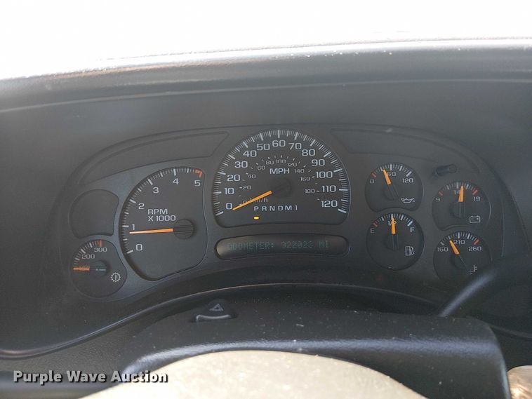 image for item NU9752 2006 Chevrolet Silverado 3500 Ext. Cab utility bed pickup truck