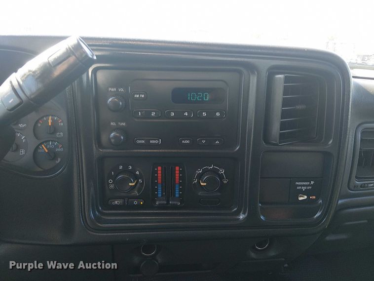 image for item NU9752 2006 Chevrolet Silverado 3500 Ext. Cab utility bed pickup truck