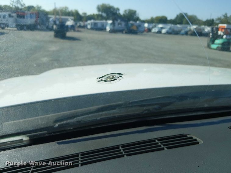 image for item NU9752 2006 Chevrolet Silverado 3500 Ext. Cab utility bed pickup truck