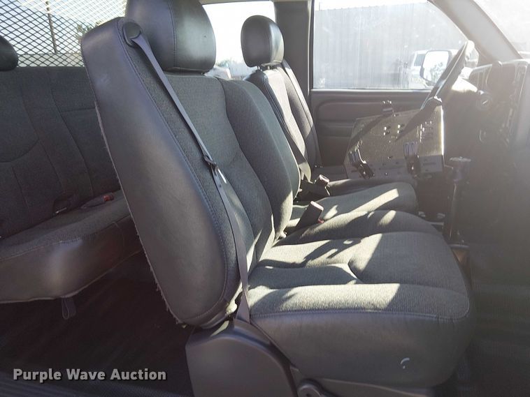 image for item NU9752 2006 Chevrolet Silverado 3500 Ext. Cab utility bed pickup truck