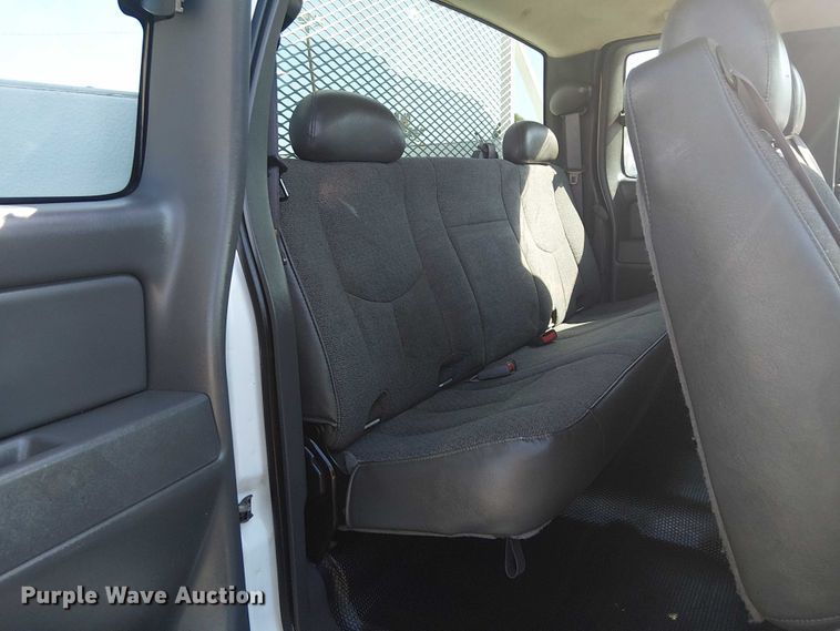 image for item NU9752 2006 Chevrolet Silverado 3500 Ext. Cab utility bed pickup truck