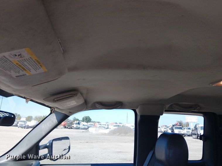 image for item NU9752 2006 Chevrolet Silverado 3500 Ext. Cab utility bed pickup truck