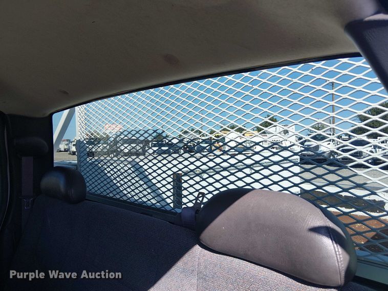 image for item NU9752 2006 Chevrolet Silverado 3500 Ext. Cab utility bed pickup truck