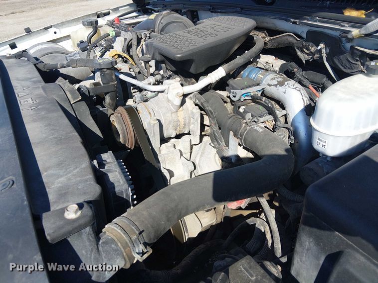 image for item NU9752 2006 Chevrolet Silverado 3500 Ext. Cab utility bed pickup truck