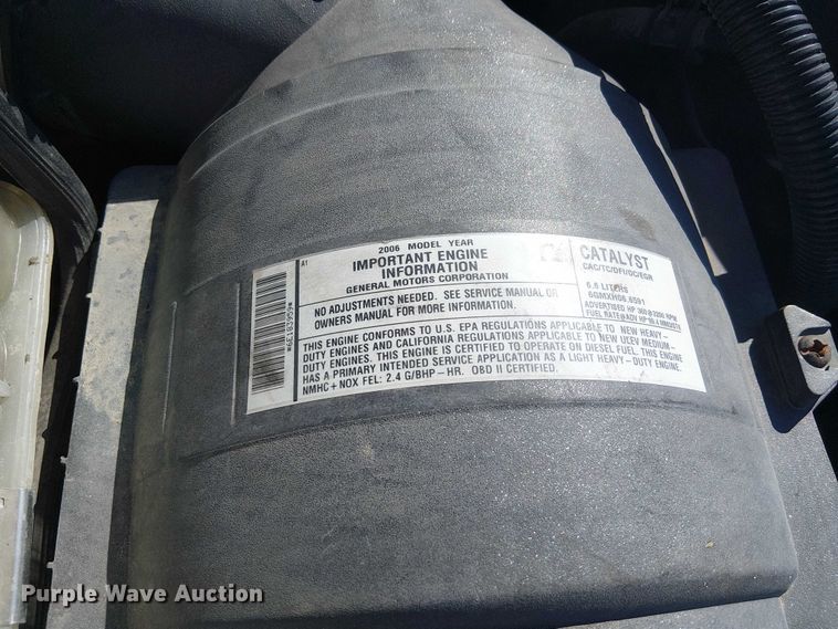 image for item NU9752 2006 Chevrolet Silverado 3500 Ext. Cab utility bed pickup truck