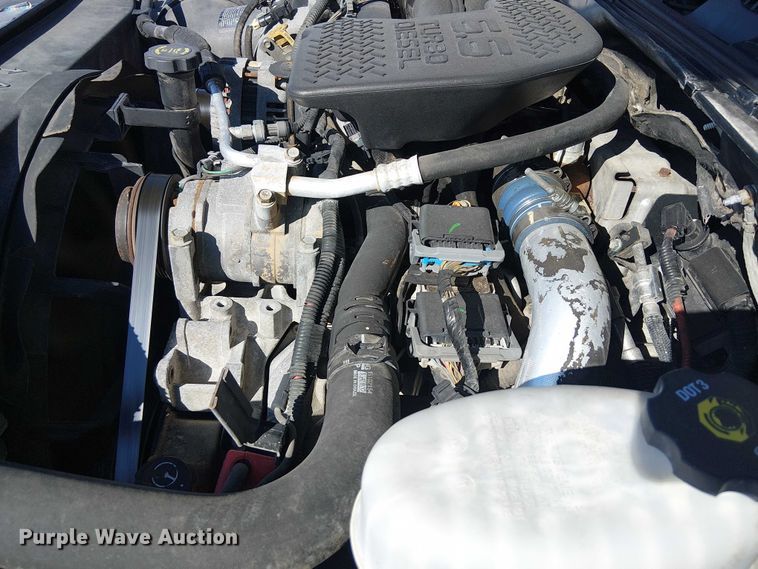 image for item NU9752 2006 Chevrolet Silverado 3500 Ext. Cab utility bed pickup truck