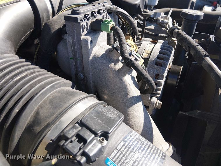 image for item NU9752 2006 Chevrolet Silverado 3500 Ext. Cab utility bed pickup truck