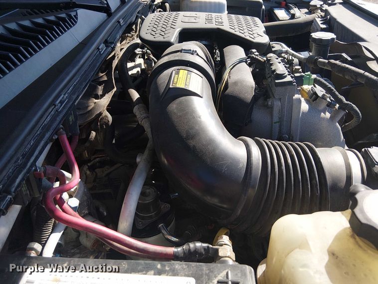 image for item NU9752 2006 Chevrolet Silverado 3500 Ext. Cab utility bed pickup truck