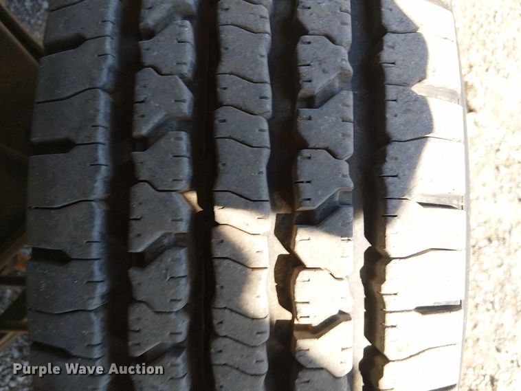 image for item NU9752 2006 Chevrolet Silverado 3500 Ext. Cab utility bed pickup truck