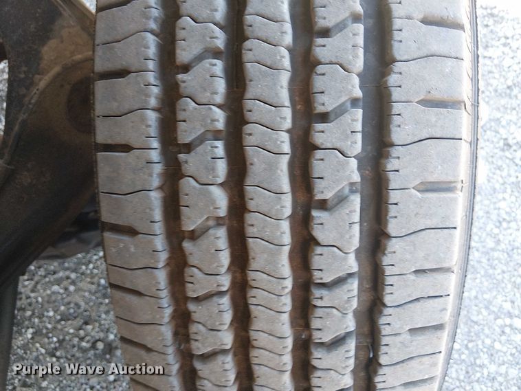 image for item NU9752 2006 Chevrolet Silverado 3500 Ext. Cab utility bed pickup truck