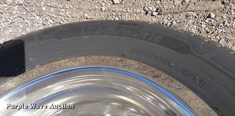 image for item NU9752 2006 Chevrolet Silverado 3500 Ext. Cab utility bed pickup truck