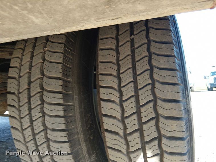 image for item NU9752 2006 Chevrolet Silverado 3500 Ext. Cab utility bed pickup truck