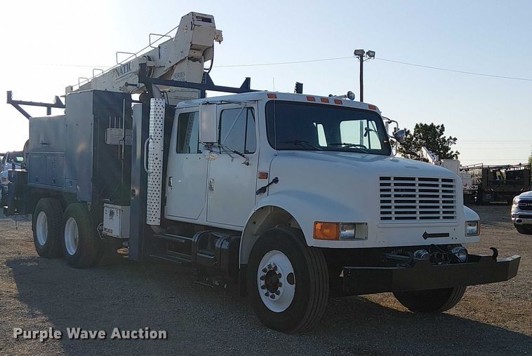 image for item NU9755 1993 International 4900 crane truck