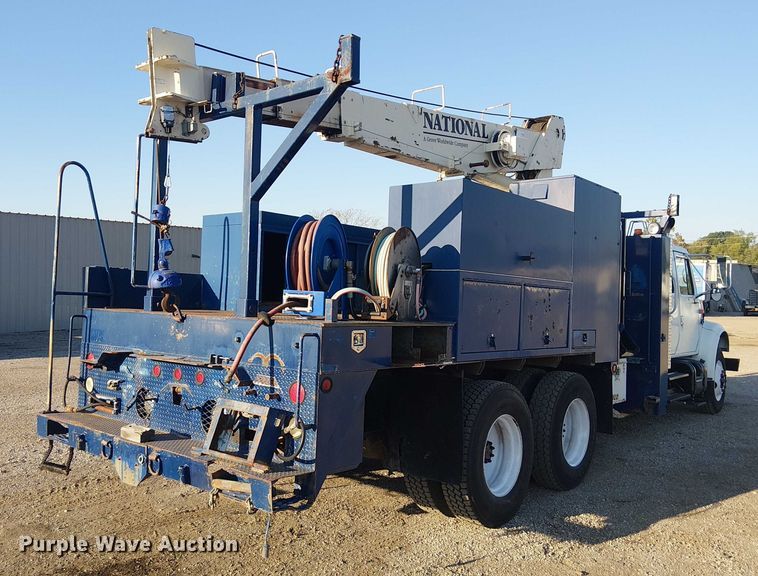 image for item NU9755 1993 International 4900 crane truck
