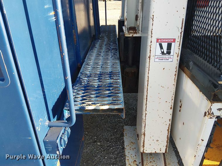 image for item NU9755 1993 International 4900 crane truck