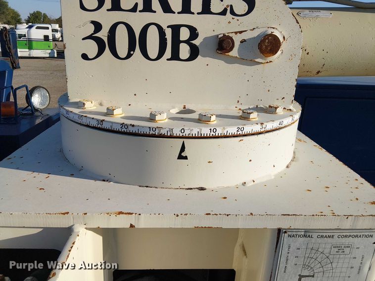 image for item NU9755 1993 International 4900 crane truck