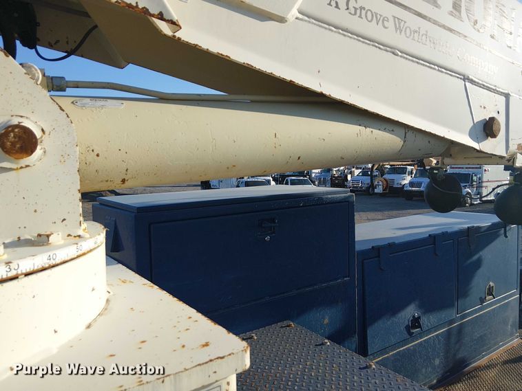 image for item NU9755 1993 International 4900 crane truck