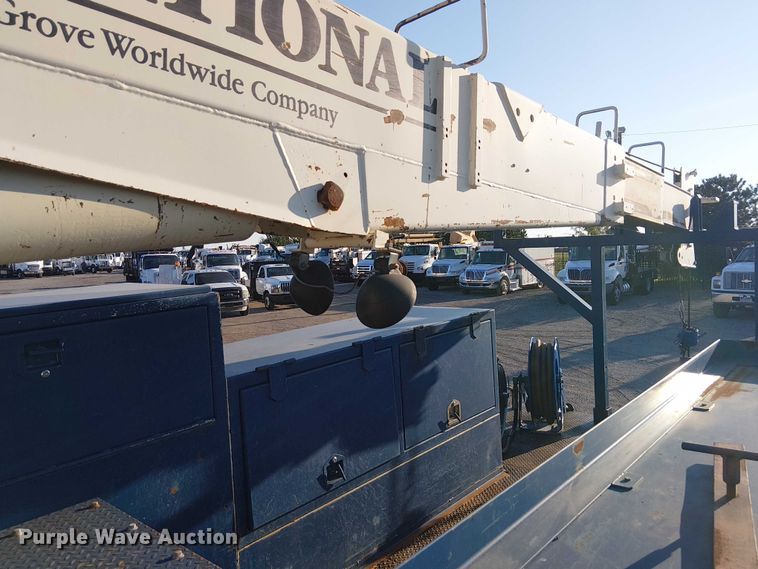 image for item NU9755 1993 International 4900 crane truck