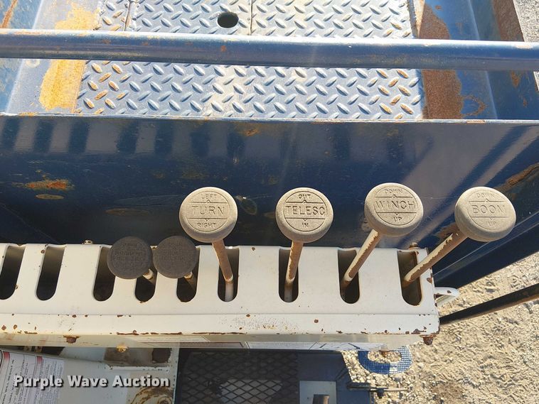 image for item NU9755 1993 International 4900 crane truck