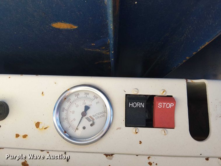 image for item NU9755 1993 International 4900 crane truck