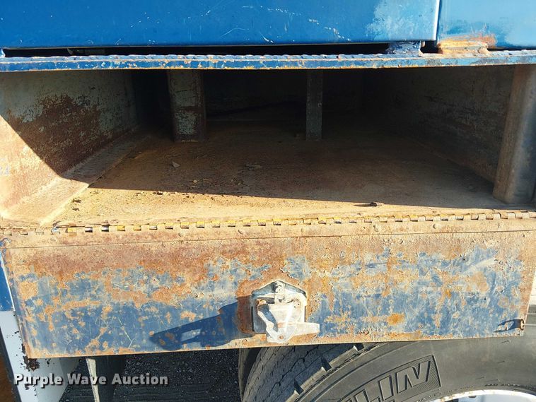 image for item NU9755 1993 International 4900 crane truck