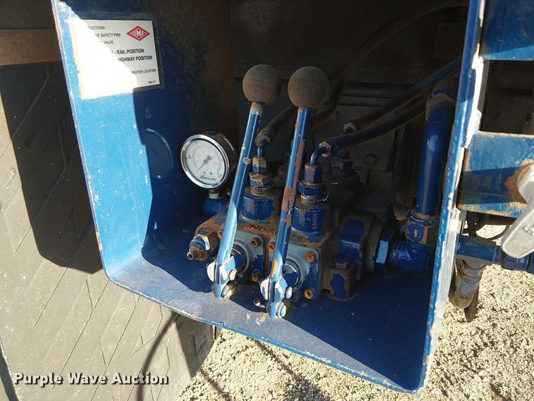 image for item NU9755 1993 International 4900 crane truck