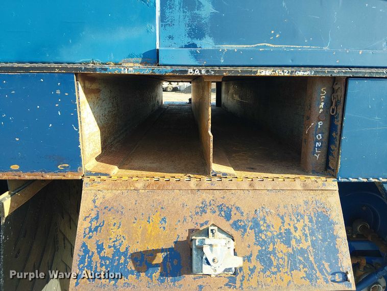 image for item NU9755 1993 International 4900 crane truck