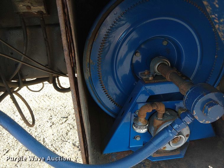 image for item NU9755 1993 International 4900 crane truck