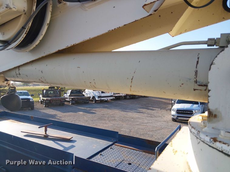 image for item NU9755 1993 International 4900 crane truck