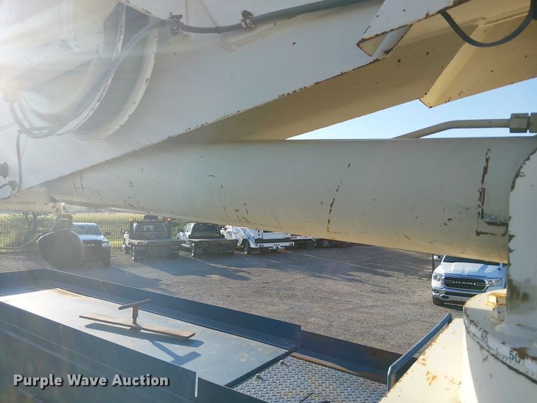 image for item NU9755 1993 International 4900 crane truck