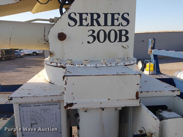 image for item NU9755 1993 International 4900 crane truck