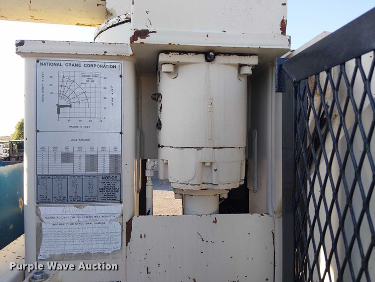 image for item NU9755 1993 International 4900 crane truck