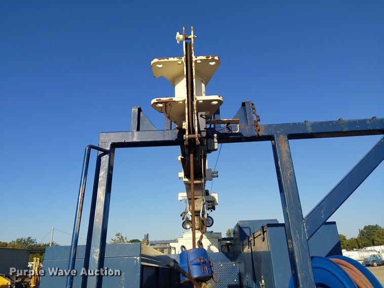 image for item NU9755 1993 International 4900 crane truck