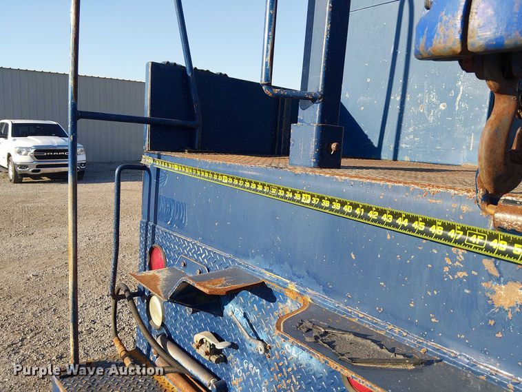 image for item NU9755 1993 International 4900 crane truck