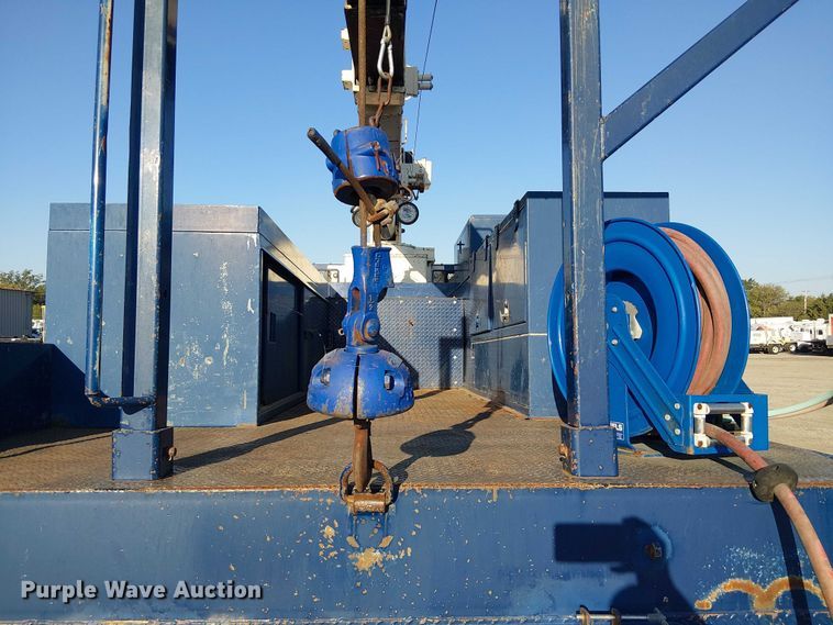 image for item NU9755 1993 International 4900 crane truck