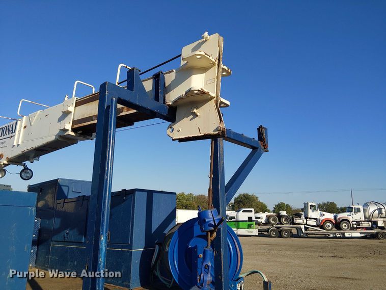 image for item NU9755 1993 International 4900 crane truck