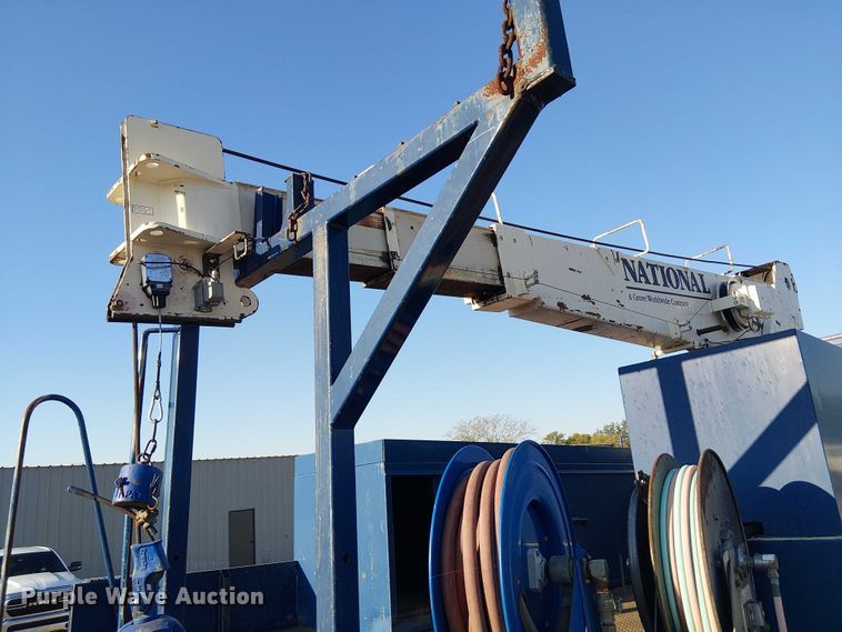 image for item NU9755 1993 International 4900 crane truck