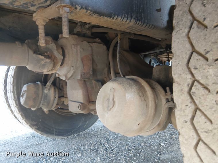 image for item NU9755 1993 International 4900 crane truck