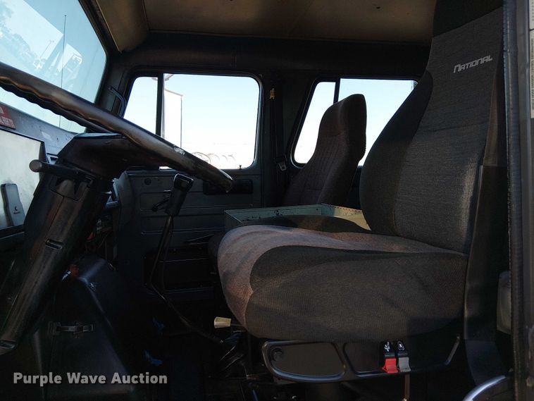 image for item NU9755 1993 International 4900 crane truck