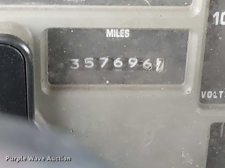 image for item NU9755 1993 International 4900 crane truck