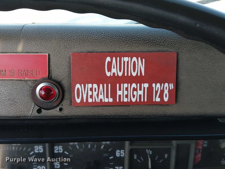 image for item NU9755 1993 International 4900 crane truck