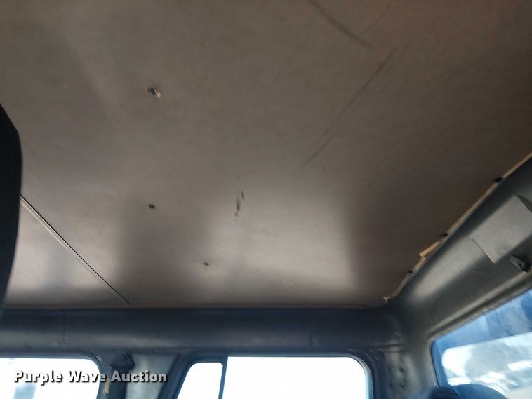 image for item NU9755 1993 International 4900 crane truck