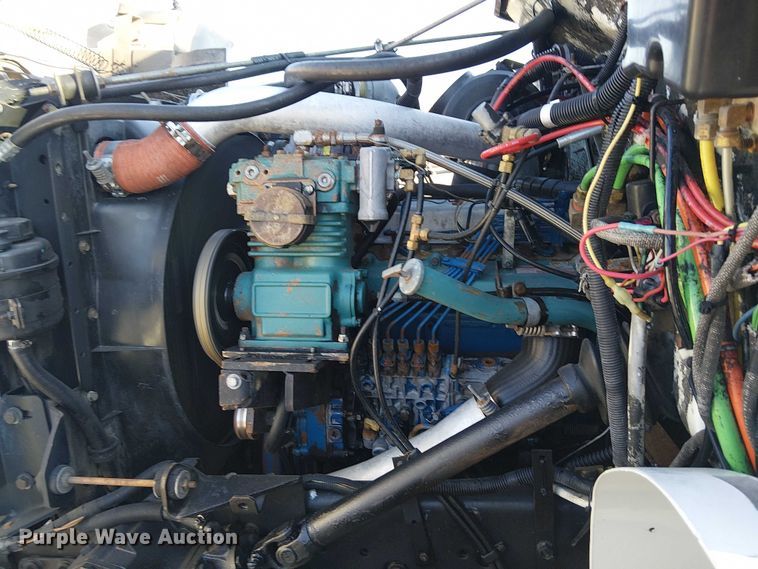 image for item NU9755 1993 International 4900 crane truck