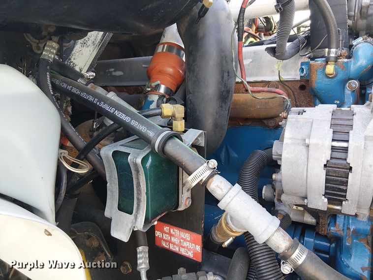 image for item NU9755 1993 International 4900 crane truck