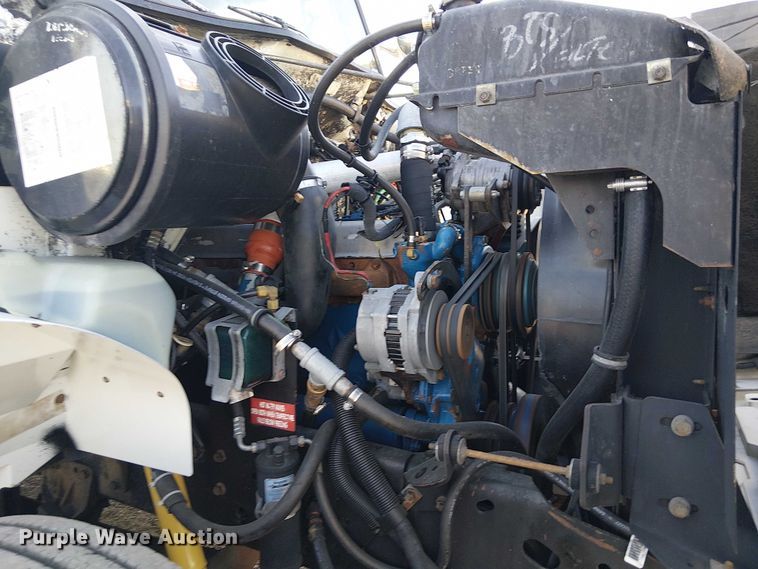 image for item NU9755 1993 International 4900 crane truck