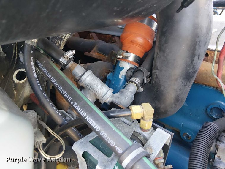 image for item NU9755 1993 International 4900 crane truck