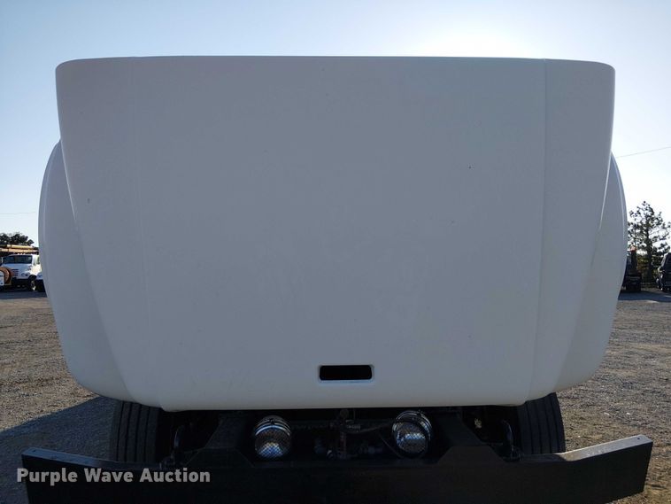 image for item NU9755 1993 International 4900 crane truck