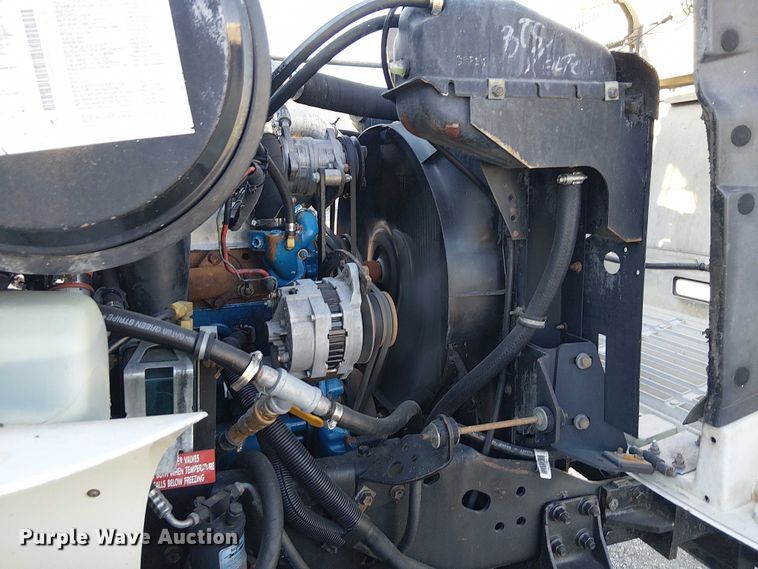 image for item NU9755 1993 International 4900 crane truck